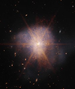 Arp 220 (NIRCam en MIRI beeld) door James Webb Space Telescope (NASA)