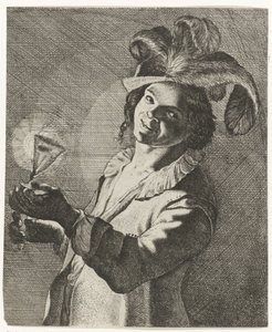 Lachende jongen met een glas in de hand