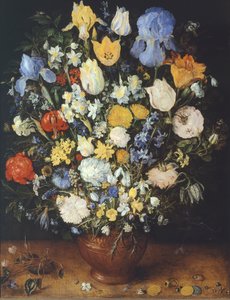 Boeket bloemen in keramische vaas