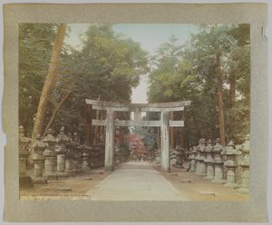 Ingang van een tempel in Uyeno Park, Tokyo, Japan door Japanese Photographer