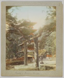 Pagode bij Tōshō-gū, Nikko, Japan (handgekleurde zwart-wit foto) door Japanese Photographer
