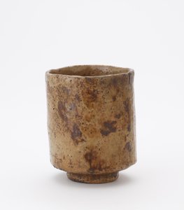 Cilindrische theekom met inscriptie, onbekende Raku aardewerk werkplaats, Theekom (tsutsu chawan)