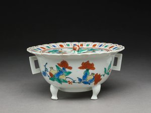 Koro kom met een plat deksel, Kakiemon gerelateerd aardewerk door Japanese School