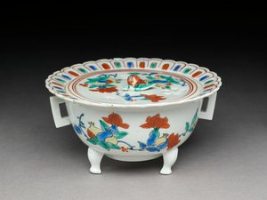 Koro kom met een plat deksel, Kakiemon verwant aardewerk, 1680-1700 door Japanese School