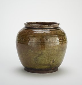 Seto-waar pot met gestempelde decoratie