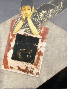 Een meisje met een gouden teint, uitgestrekt op de vloer en leunend op haar ellebogen door Jean Dunand