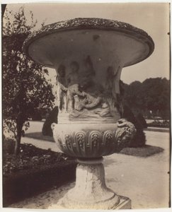 Versailles, Vaas door Jean Eugène Auguste Atget