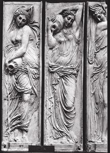 Detail van reliëfs van de Fontein der Onschuldigen die nimfen uitbeelden die de rivieren van Frankrijk personifiëren (detail) door Jean Goujon