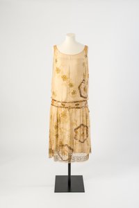 Citroengele zijden chiffon met kralen geborduurde avondjurk, 1927 door Jeanne Paquin