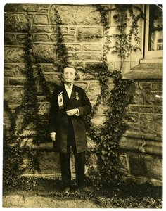 Dr Mary Walker, een van de eerste vrouwelijke artsen die het recht heeft om mannenkleding te dragen door Jessie Tarbox Beals