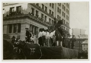 Historische parade float #31, Vernietiging van standbeeld van George III