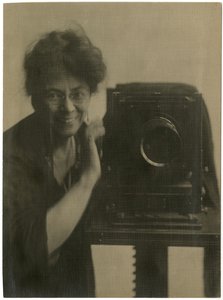Jessie Tarbox Beals, zelfportret met camera door Jessie Tarbox Beals