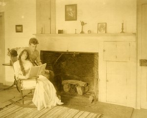 Malcolm Stewart Boylan en zijn moeder. Hij is een van de 9 belangrijke titel schrijvers van Hollywood, c.1905-17