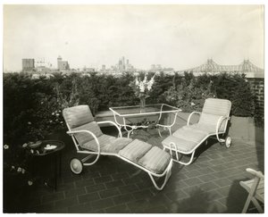 Mevr. Alice Woodward Rhinehardt, 400 E 52 St, New York, USA, ca. 1905-40 door Jessie Tarbox Beals