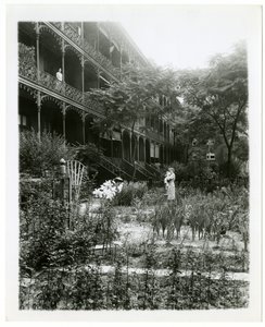 Rhinelander House tuinen, W 11th St, Greenwich Village, New York, USA, c.1905-38 door Jessie Tarbox Beals