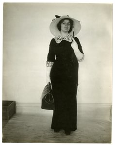 Juiste manier om een tas en paraplu te dragen, c.1905-18