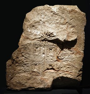 Torah Heiligdom reliëf uit Khirbet es-Samara, Samaria, c.4e eeuw AD