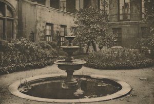 Oude moerbeiboom en fontein in de tuin van Drapers Hall door Joel