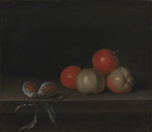 Appels en perziken op een tafel