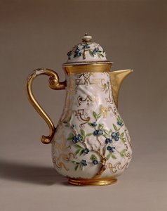Koffiepot, versierd met aangebrachte reliëf, Meissen, ca. 1710