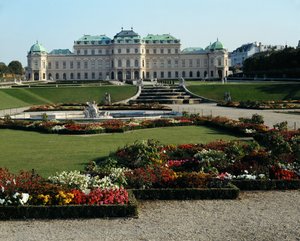 Paleis Belvedere, de zomerresidentie van prins Eugene van Savoye ... door Johann Lukas von Hildebrandt