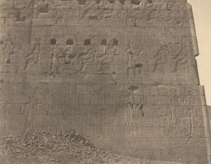 Edfu-Beelden en inscripties op oostelijke zijde door John Beasley Greene