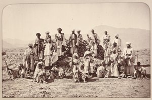 Afridi-piket bij Jumrood, Khyber en Rotass in de verte, ca. 1879 door John Burke