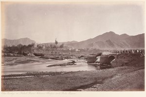 De oude brug over de Kabul-rivier