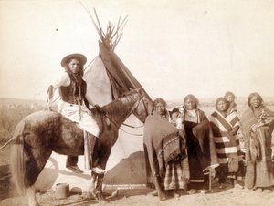 Lakota Indiaanse vrouwen bij tipi, 1891