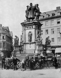 Monument ter nagedachtenis aan Gutenberg (v.1397-1468) Duitse uitvinder van de drukpers, Frankfurt door John Lawson Stoddard