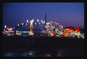 Steeplechase Pier bij nacht, Atlantic City, New Jersey, Verenigde Staten door John Margolies