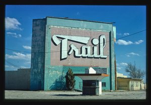 Trail Drive-In, Amarillo, Texas, VS door John Margolies