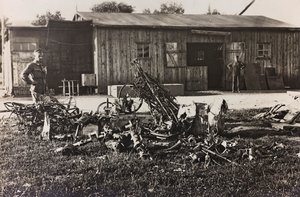 Album "Meine weltkriegs - Erinnerungen South-West Front (Karinthië, Italië, Zuid-Tirol) 31/03/1915-12/11/1918 - Josef Zohles Wenen": resten van een Italiaans vliegtuig