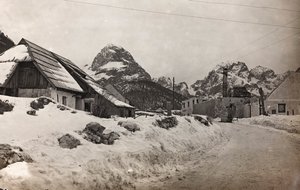 Album "Meine weltkriegs - Erinnerungen South-West Front (Karinthië, Italië, Zuid-Tirol) 31/03/1915-12/11/1918 - Josef Zohles Wien": uitzicht op Cave del Predil door Josef Zohles