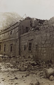 Album "Meine weltkriegs - Erinnerungen South-West Front (Karinthië, Italië, Zuid-Tirol) 31/03/1915-12/11/1918 - Josef Zohles Wien": puin van een fabriek door Josef Zohles