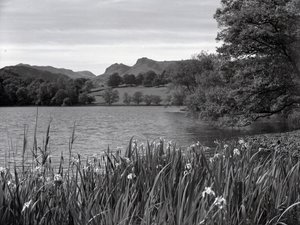 Uitzicht over Loughrigg Tarn door Joseph Hardman