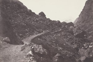 Saint-Sauveur. Sentier du chaos conduisant à Gavarnie (Saint-Sauveur. De weg naar chaos die naar Gavarnie leidt),1853 (foto) door Joseph Vigier