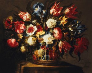 Bloemen in een mand op een stenen richel