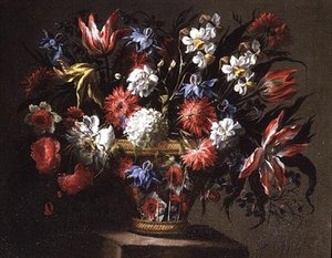 Stilleven van tulpen, narcissen en andere bloemen in een mand