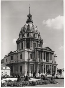 Gevel van de kerk van St. Louis, Dome des Invalides door Jules Hardouin Mansart