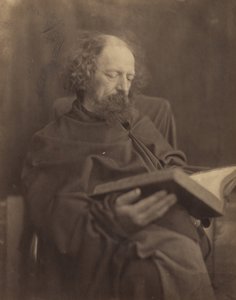 Tennyson lezend, 1865 door Julia Margaret Cameron