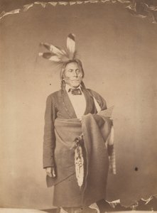 Hin-han-du-ta, De rode uil, een opperhoofd van de Mde-wa-kan-ton Sioux,1858 (foto) door Julian Vannerson