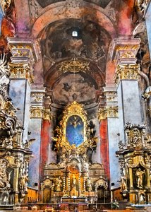 Sierlijk kerkinterieur door Justyna Jaszke