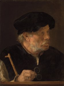 Een man, buste-lengte, met een wandelstok en zijn bril, bij een houten rand