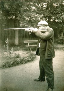 Auteur Alexander Ivanovich Kuprin (Alexandre Ivanovitch Kouprine) (1870-1938) in Gatchina. door Karl Karlovich Bulla