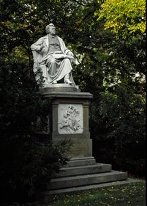 Monument ter ere van de Oostenrijkse componist Franz Peter Schubert (1797-1828). Beeldhouwwerk door Karl Kundmann (1838-1919) 1872. Wenen, Stadtpark, Oostenrijk