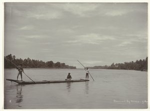 De oversteek van een rivier met een lange boomstam boot door Kassian Cephas