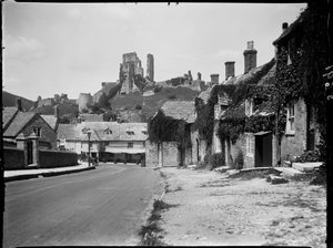 Corfe Castle, Purbeck, Dorset door Katherine Jean Macfee