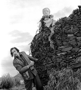 Salvador Dali in Port Lligat, november 1957