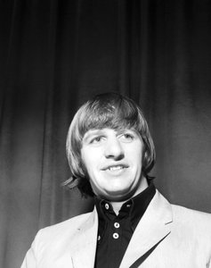 The Beatles in concert in het Velodrome Vigorelli, Milaan 24/04/1965 door Alec Hunter